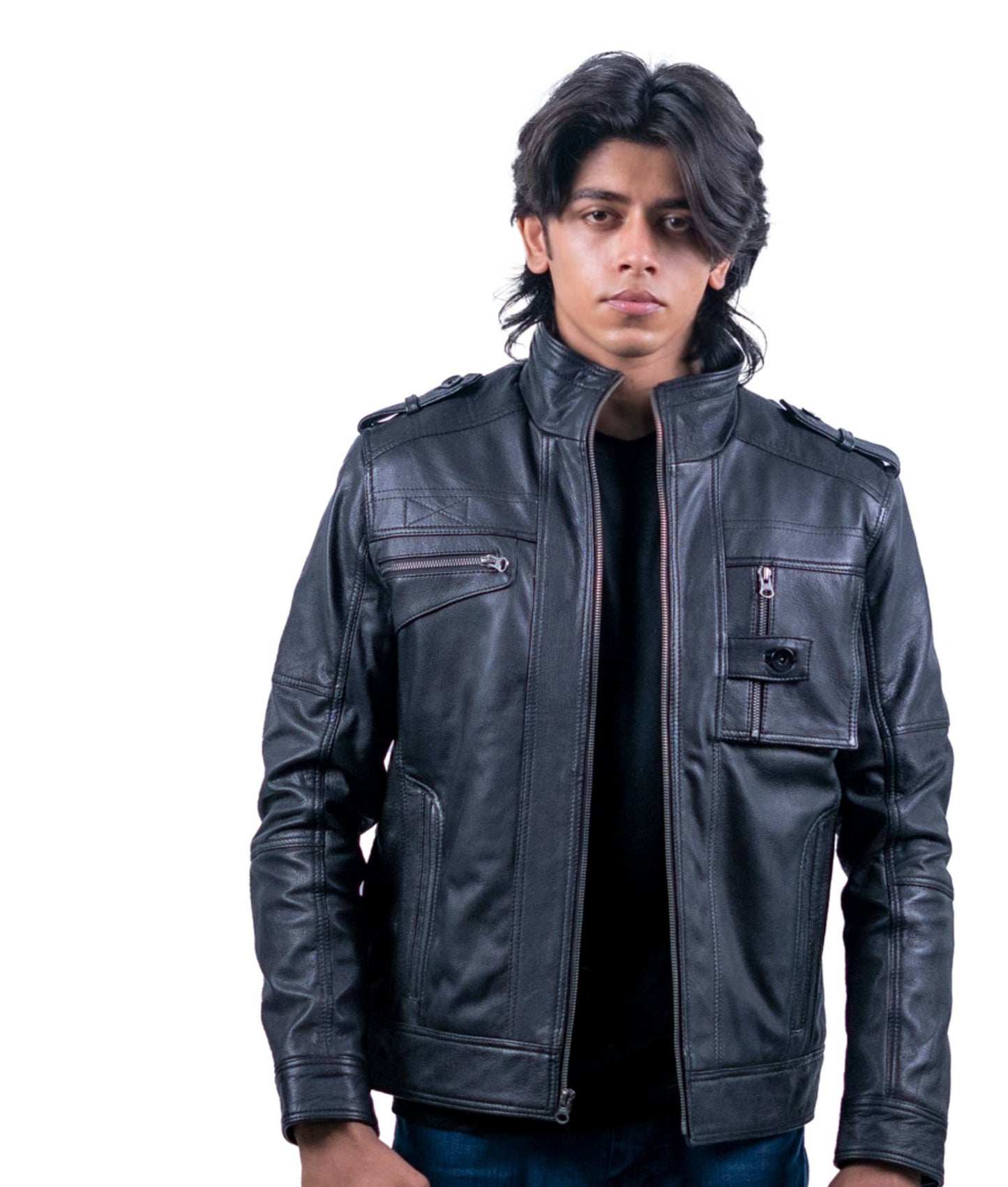 59 – Schwarze Biker-Lederjacke für Herren mit Schultergurten und praktischen Taschen