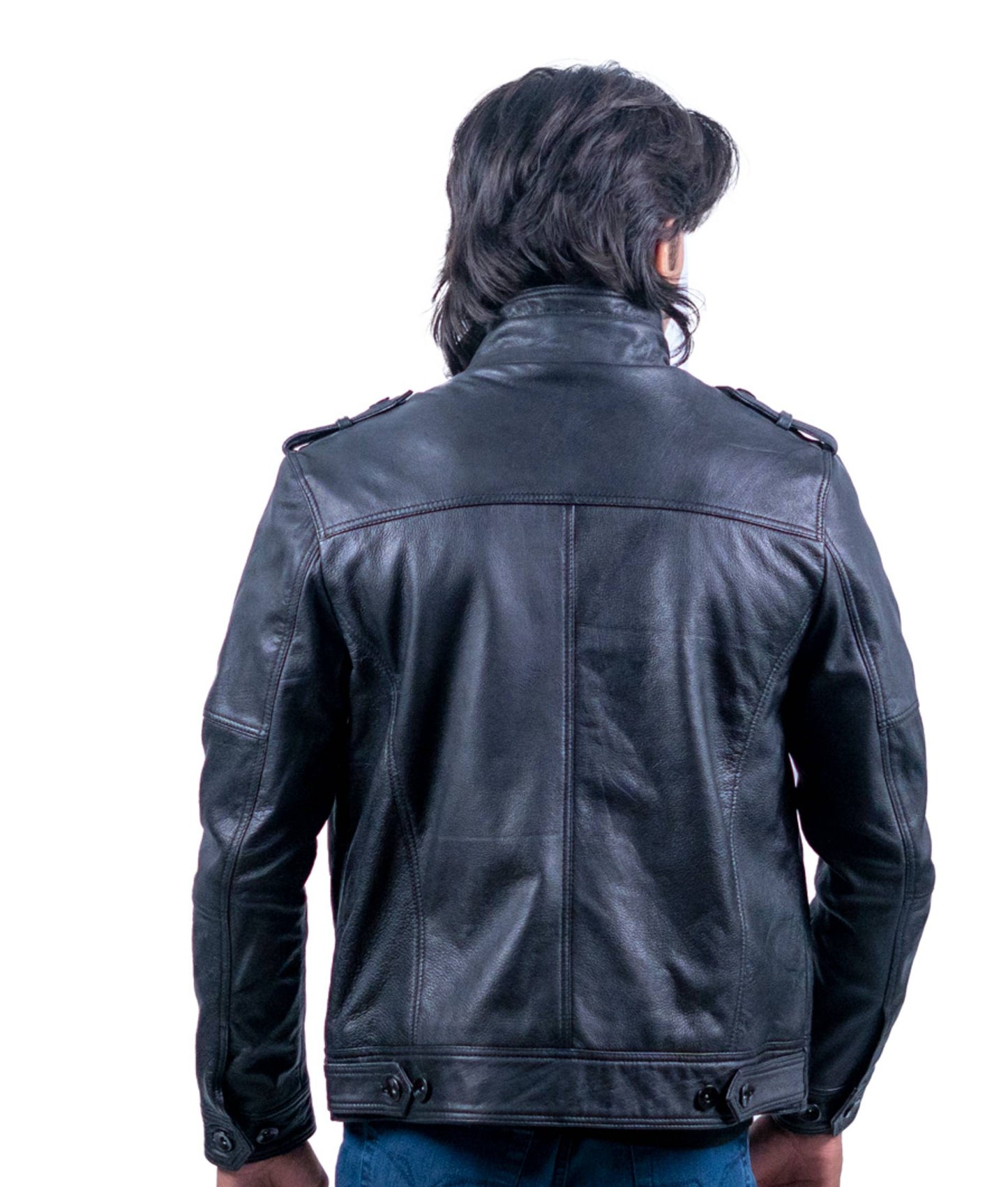 59 – Schwarze Biker-Lederjacke für Herren mit Schultergurten und praktischen Taschen