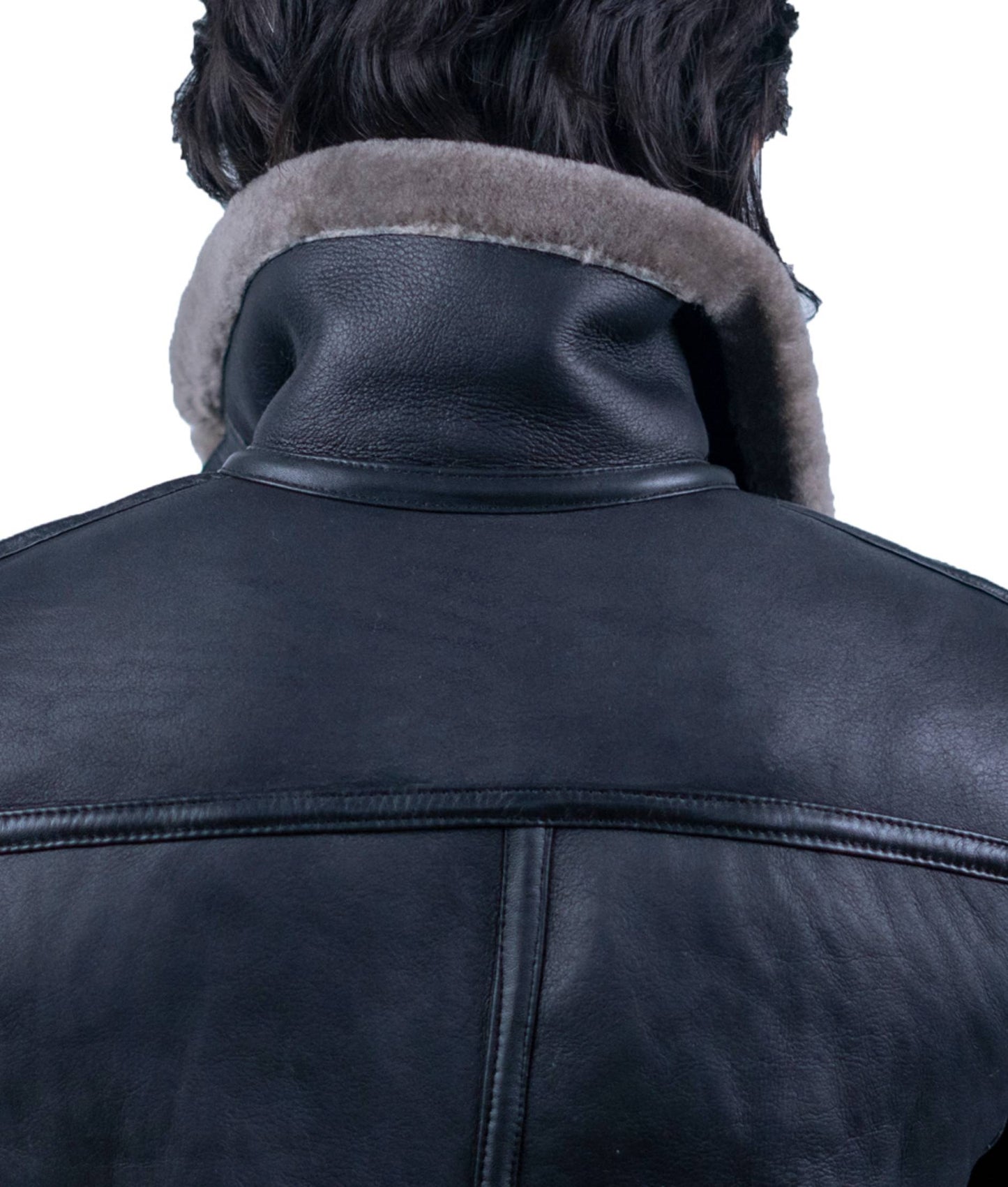 67 – Klassische schwarze Fliegerjacke aus Lammfell – Edition mit aschgrauem Pelzbesatz