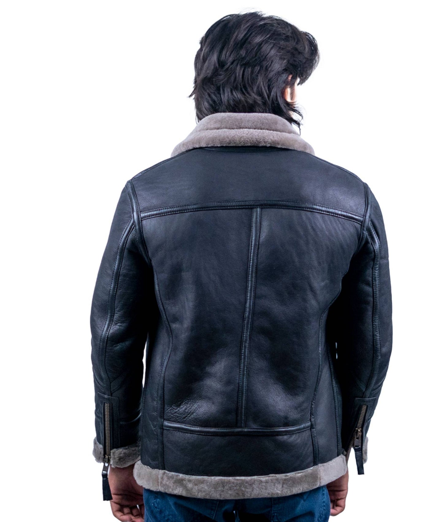 67 – Klassische schwarze Fliegerjacke aus Lammfell – Edition mit aschgrauem Pelzbesatz