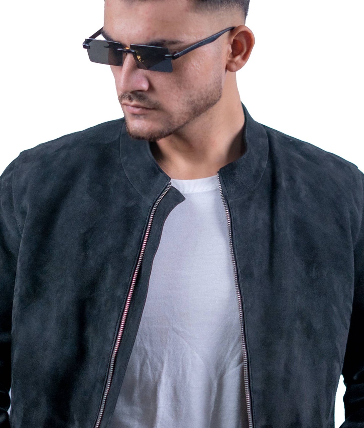 70 – Tiefschwarze Bomberjacke aus Wildleder – Minimalist Smart Fit