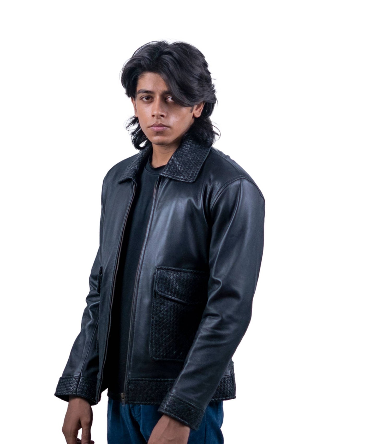 80 – Schwarze Lederjacke – Geflochtener Aufnäher und Kragendetails