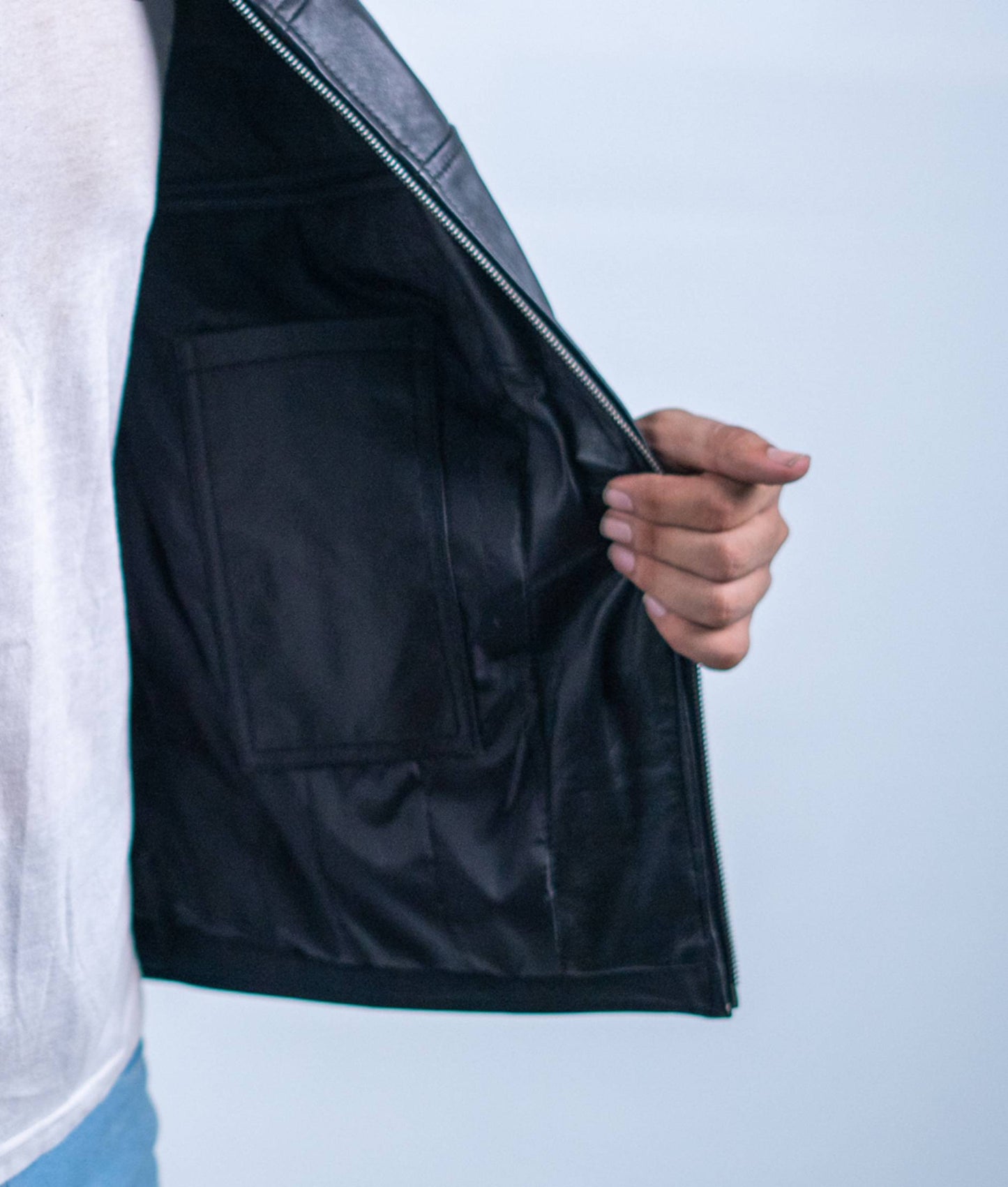96 – Schwarze Motorrad-Bikerjacke für Herren – Gesteppte Schulterpartie