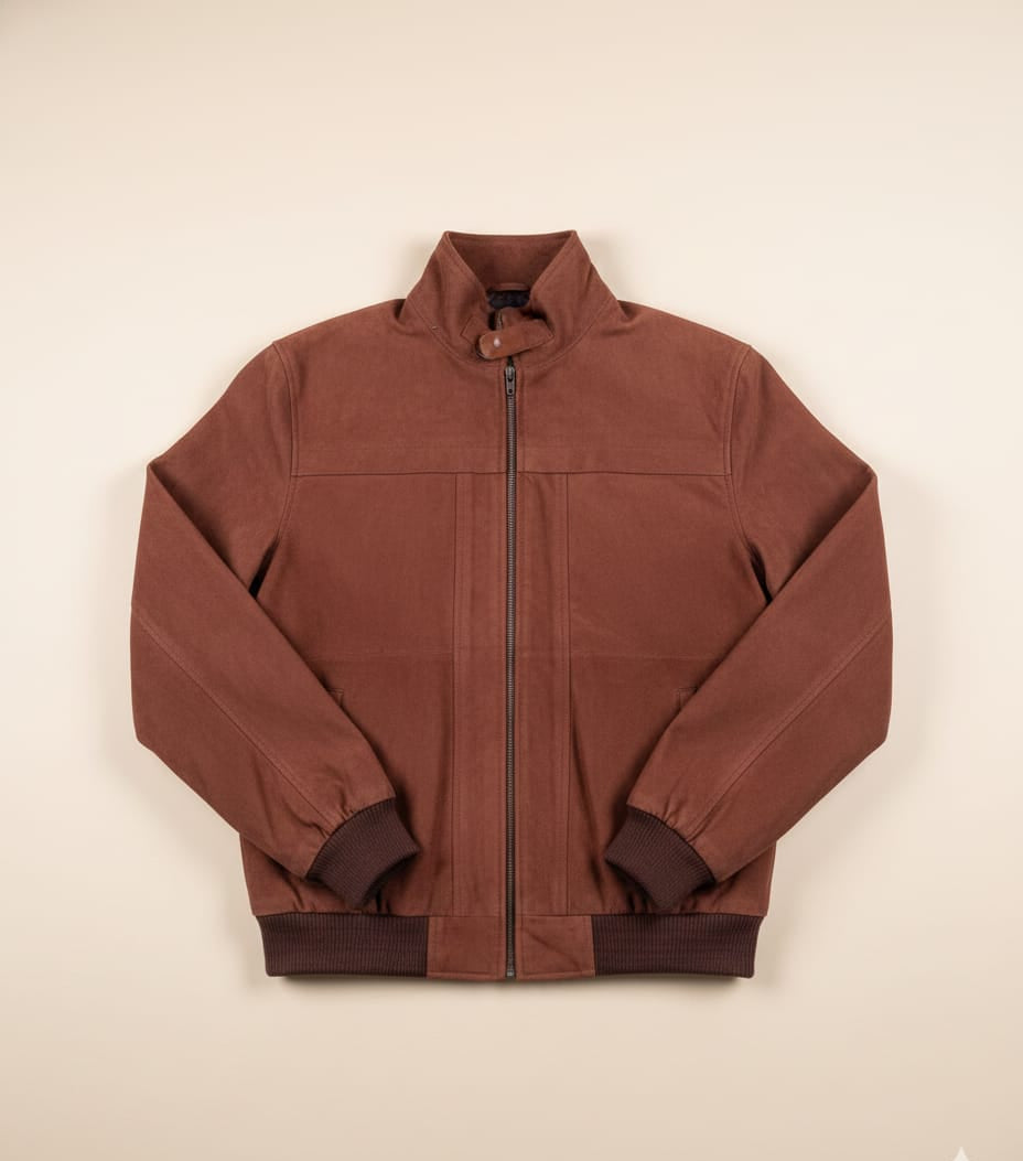 69 – Rostbraune Bomberjacke aus Wildleder – Taktisches Schulter- und Brusttaschendesign