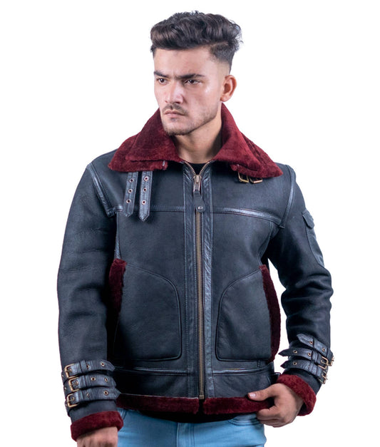 66 – Schwarze Lammfell-Bomberjacke für Herren – Kastanienbrauner Pelzkragen und Schnallendetail