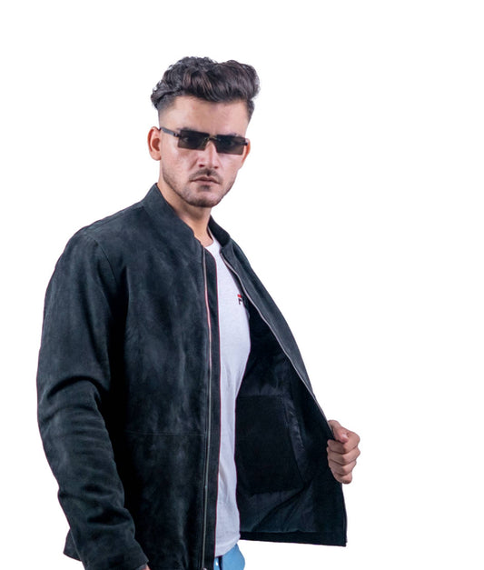70 – Tiefschwarze Bomberjacke aus Wildleder – Minimalist Smart Fit