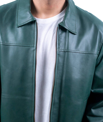 81 – Dunkelwaldgrüne Kunstlederjacke – Clean Cut Classic