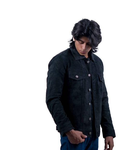 82 – Schwarze Wildlederjacke mit Knöpfen – Trucker Style Edition